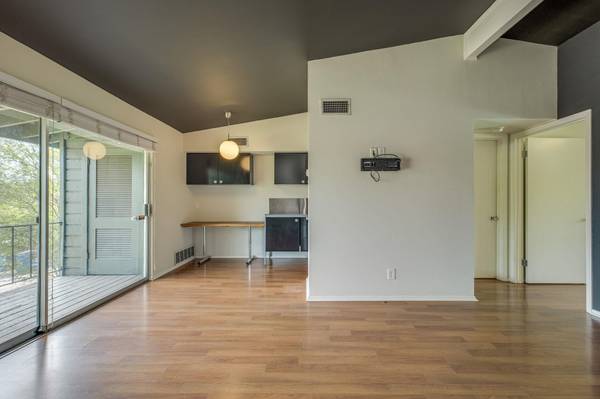 1304 Mariposa DR #222, Austin, TX 78704
