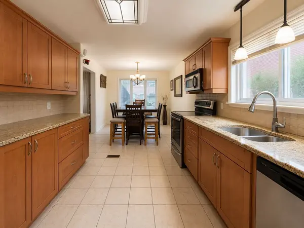 7 Fontainbleau DR #A, Toronto C07, ON M2M 1P1