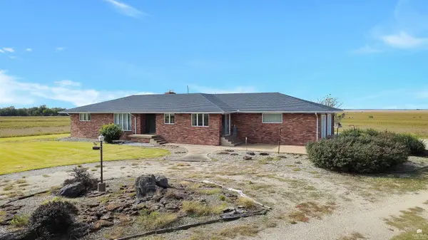 469 Oat RD, Hope, KS 67451