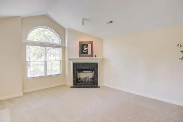 7101 Meadowsweet LN, Shawnee, KS 66227