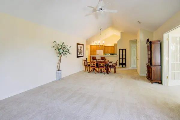 7101 Meadowsweet LN, Shawnee, KS 66227