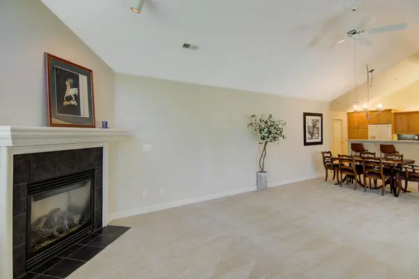 7101 Meadowsweet LN, Shawnee, KS 66227