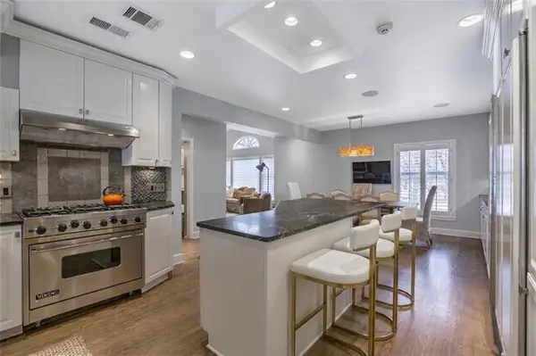 639 W 55 ST, Kansas City, MO 64113