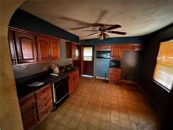 710 Pine ST, Belton, MO 64012