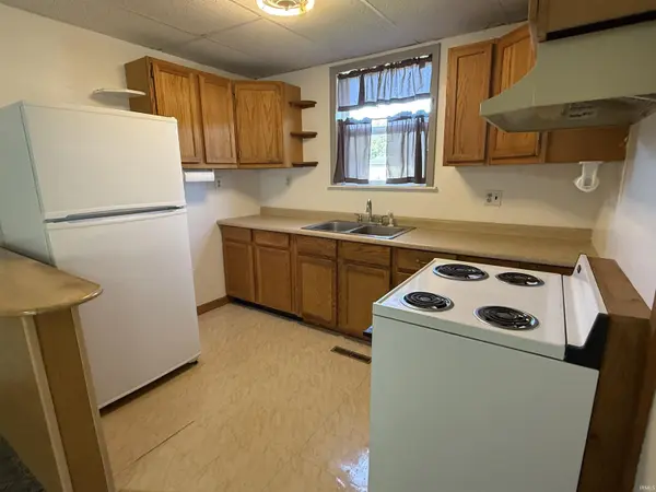 204 W Main ST, Medaryville, IN 47957
