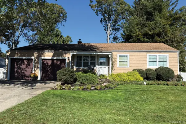 37 Dollard DR, North Babylon, NY 11703