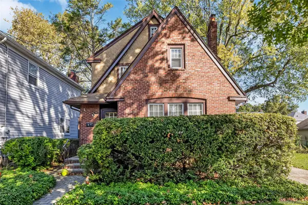 81 Marshall AVE, Floral Park, NY 11001