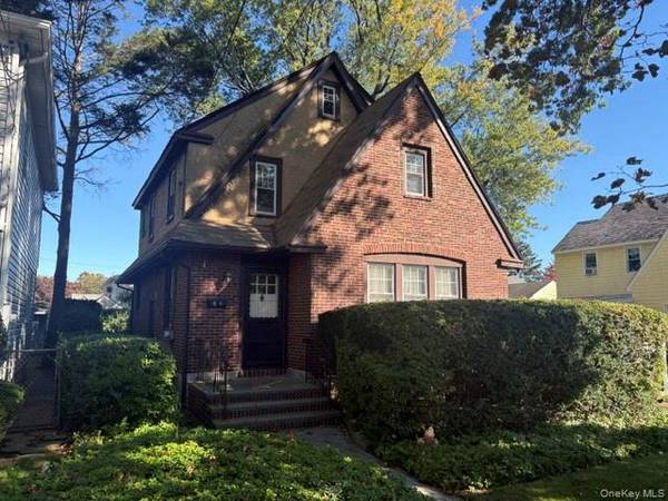 81 Marshall AVE, Floral Park, NY 11001