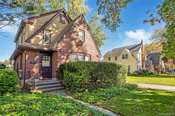 81 Marshall AVE, Floral Park, NY 11001