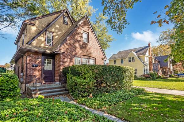 81 Marshall AVE, Floral Park, NY 11001