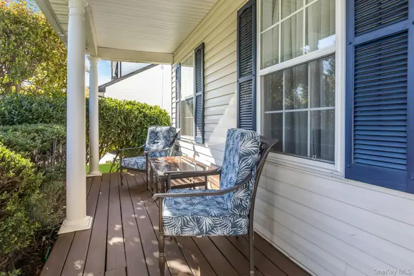 82 Division AVE, East Islip, NY 11730