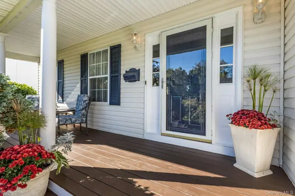 82 Division AVE, East Islip, NY 11730