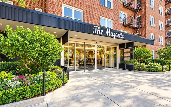 110-20 71st AVE #215, Forest Hills, NY 11375