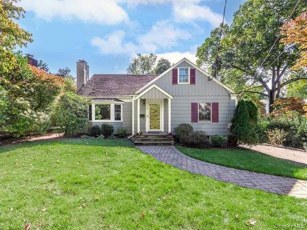 5 Edgewood AVE, Glen Head, NY 11545