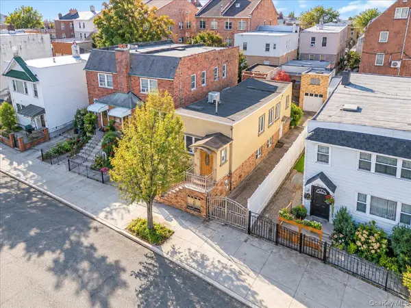61-28 56th AVE, Maspeth, NY 11378