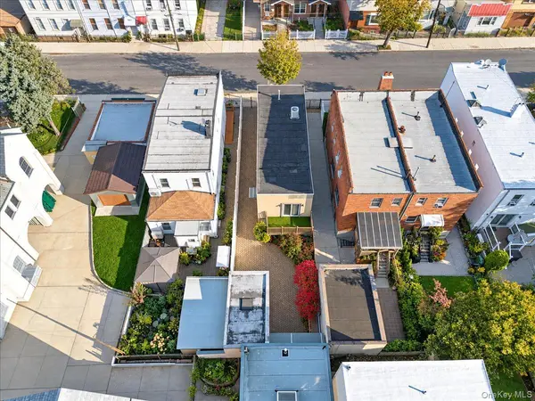 61-28 56th AVE, Maspeth, NY 11378