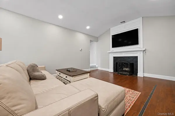 865 N Broadway, Massapequa, NY 11758