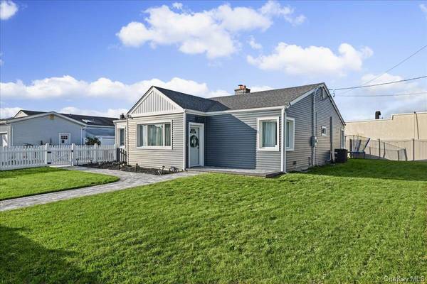 865 N Broadway, Massapequa, NY 11758