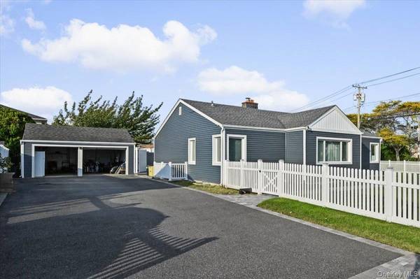 865 N Broadway, Massapequa, NY 11758
