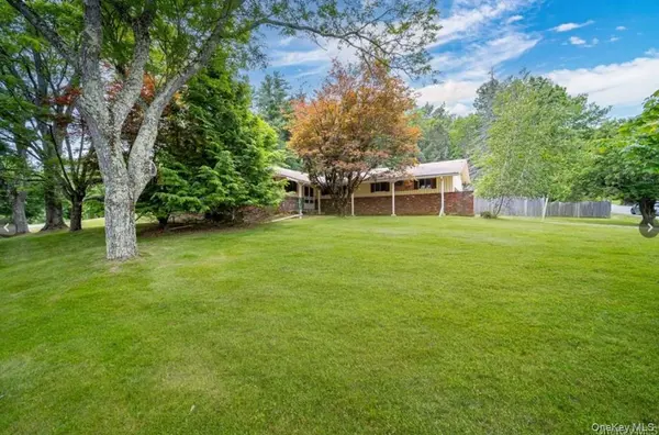 36 Lakeland DR, South Fallsburg, NY 12779
