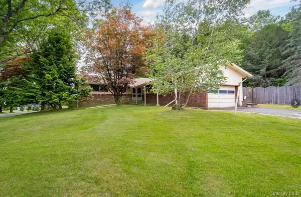 36 Lakeland DR, South Fallsburg, NY 12779