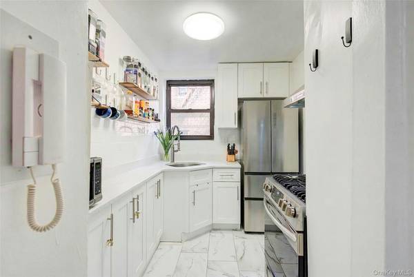 83-30 Vietor AVE #708, Elmhurst, NY 11373