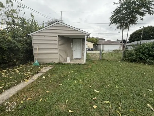 68 N 6th, Beech Grove, IN 46107
