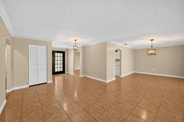 915 SEMINOLE BLVD, Tarpon Springs, FL 34689