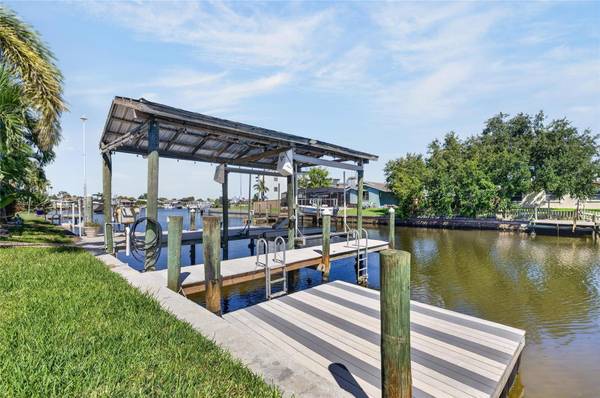 761 KINGSTON CT, Apollo Beach, FL 33572