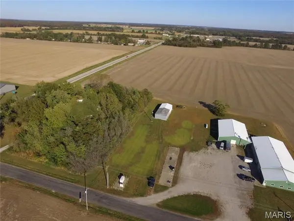 000 Medlin RD, Centralia, IL 62801