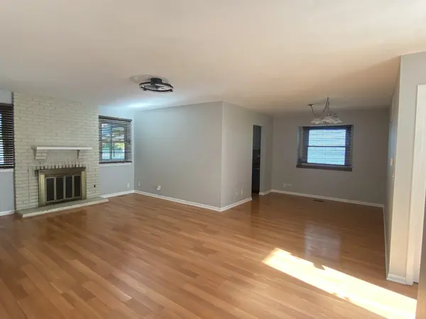 530 SPRINGHILL CIR, Naperville, IL 60563