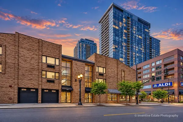 163 W Division ST, Chicago, IL 60610