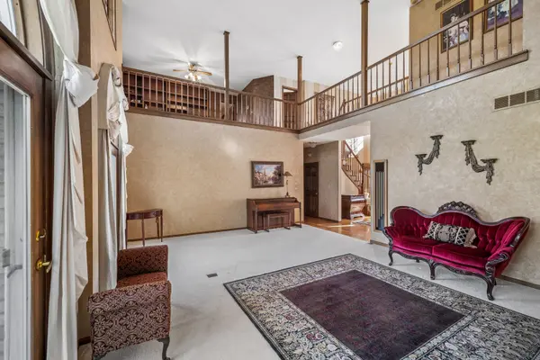 36W650 W Ridgewood LN, St. Charles, IL 60175