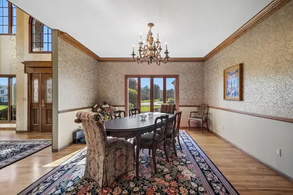 36W650 W Ridgewood LN, St. Charles, IL 60175
