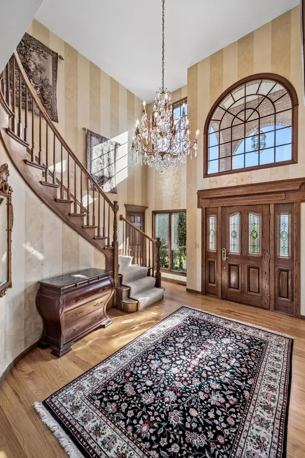 36W650 W Ridgewood LN, St. Charles, IL 60175