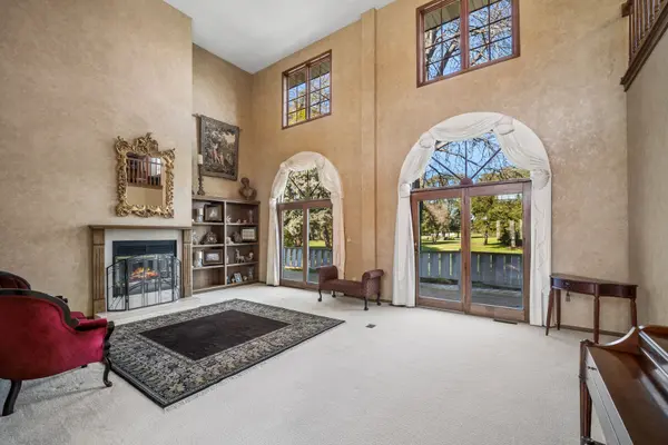 36W650 W Ridgewood LN, St. Charles, IL 60175