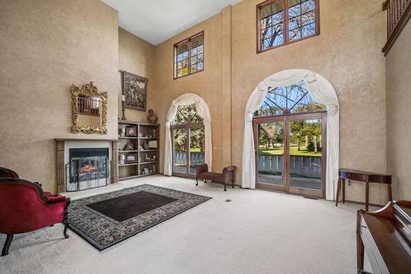 36W650 W Ridgewood LN, St. Charles, IL 60175