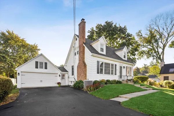 1121 S Villa AVE, Villa Park, IL 60181