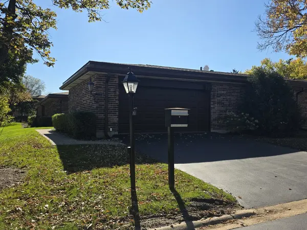 2422 Salceda DR, Northbrook, IL 60062
