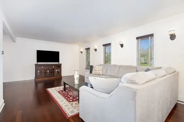 16W751 90TH ST, Willowbrook, IL 60527