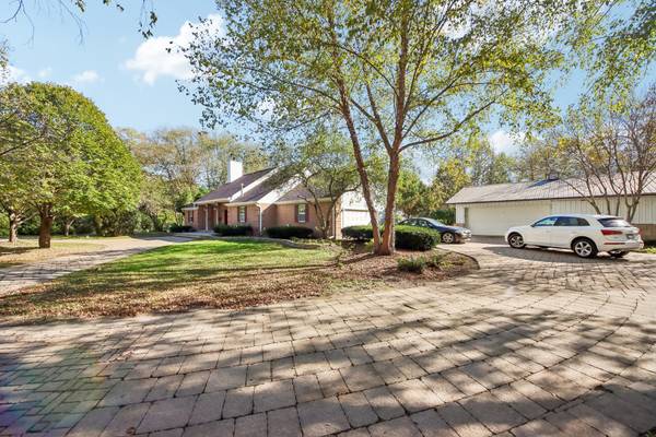 47W975 Lenschow RD, Hampshire, IL 60140