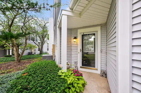 1474 Walnut Hill AVE, St. Charles, IL 60174
