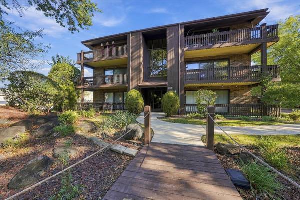9535 Southwest HWY #2, Oak Lawn, IL 60453