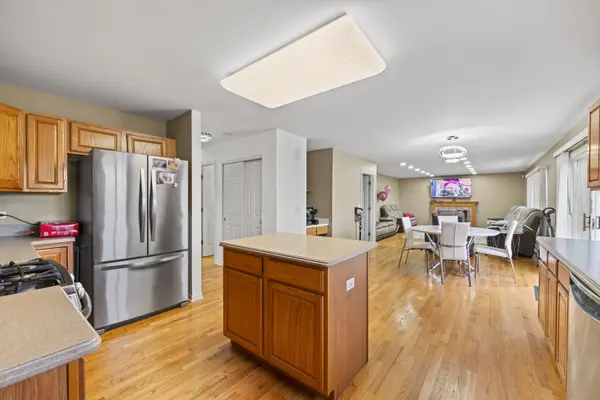 1381 Callen LN, Des Plaines, IL 60016