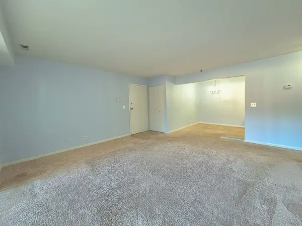 21W581 North AVE #26, Lombard, IL 60148