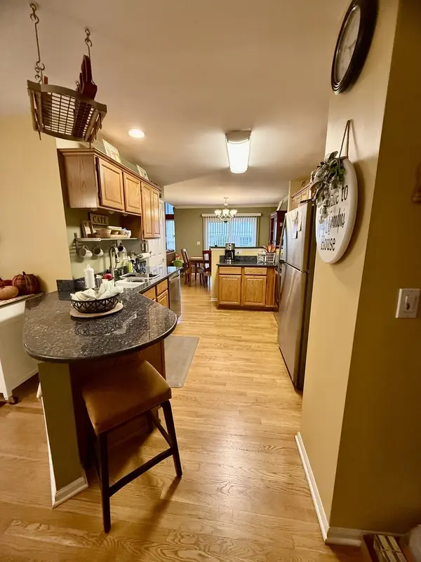 642 Citadel DR, Westmont, IL 60559