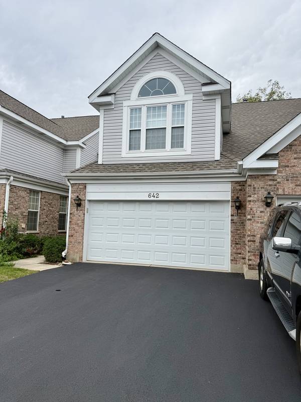 642 Citadel DR, Westmont, IL 60559