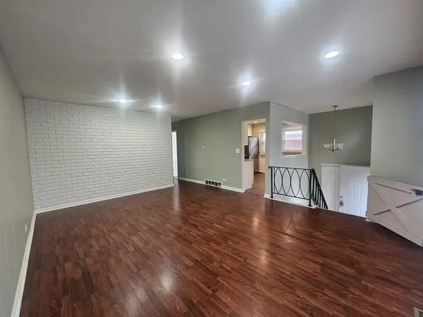 6730 Valley View RD, Hanover Park, IL 60133