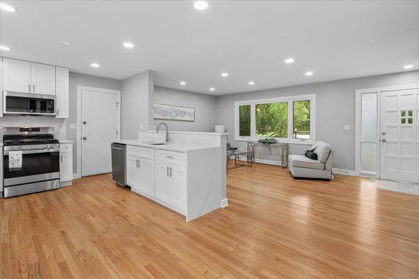 26890 N Longwood RD, Lake Forest, IL 60045