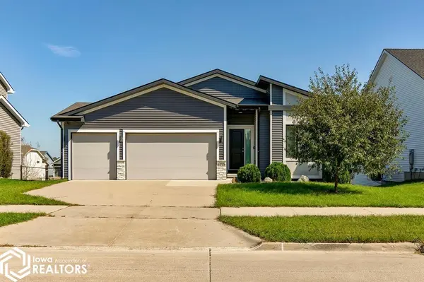 1913 Southbridge DR, Adel, IA 50003